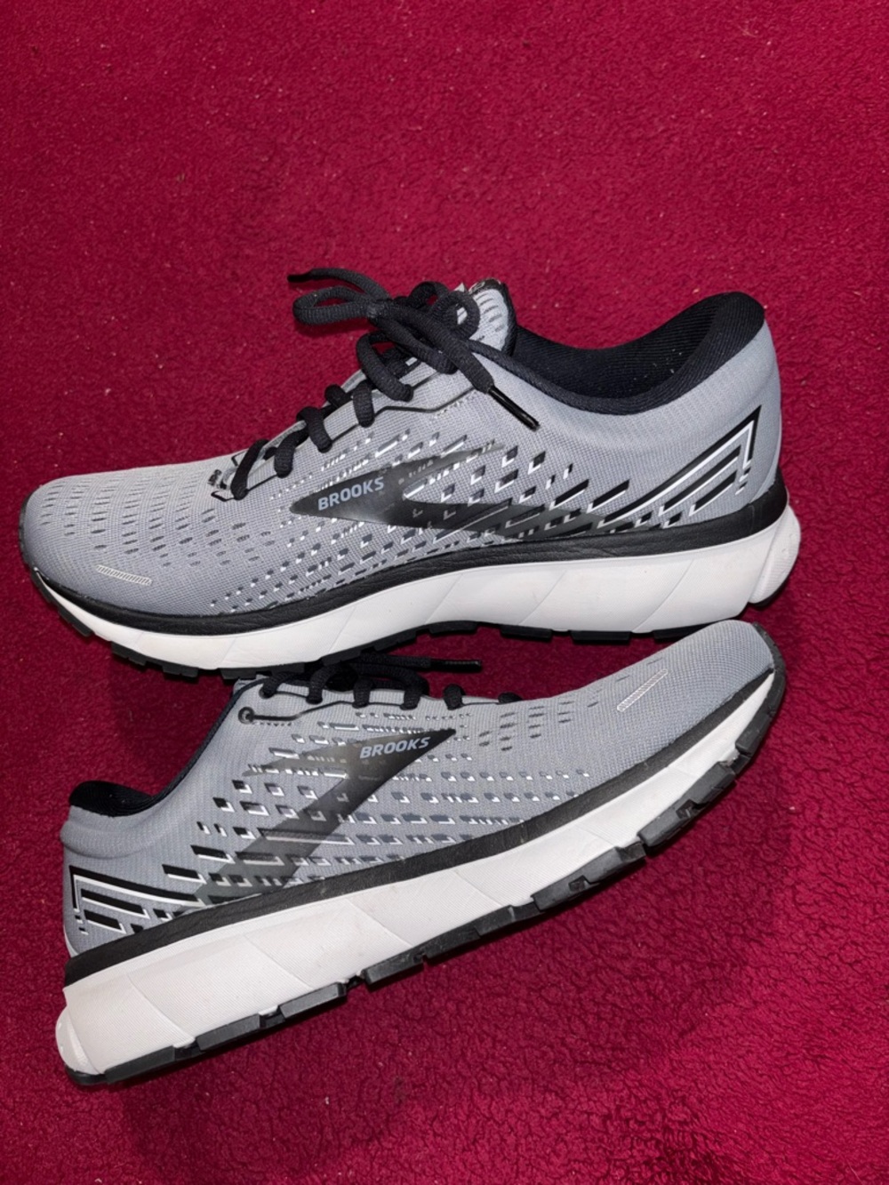 Brooks Men's Gray and Black Performance Running Shoes